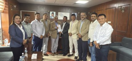 प्रगतिशील मञ्चले  संख्या सय को प्रावधान तत्काल हटाउन माग गर्दै प्रधानमन्त्रीका प्रमुख सल्लाहकारसँग भेट्यो