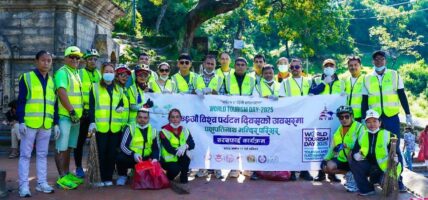 विश्व पर्यटन दिवस : जिल्ला होटल व्यवसायी संघ काठमाडौंको आयोजनामा पशुपति, वनकाली परिसरको सरसफाइ