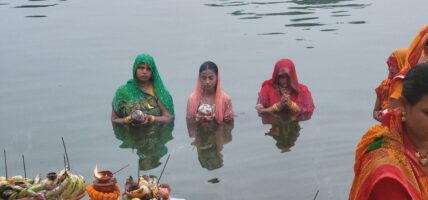 उदाउँदो सूर्यलाई अर्घ दिएसँगै छठ पर्व सम्पन्न