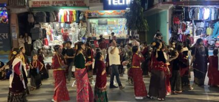 मौलिकता हराउँदै देउसी–भैलोमा