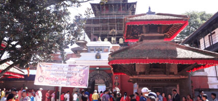 महानवमीका दिनमात्र खुल्ने तलेजु भवानी मन्दिरमा भक्तजनको घुइँचो ( फाेटाे )