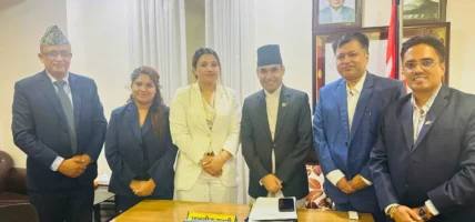 एनआरएनए प्रतिनिधिमण्डलसँग सञ्चारमन्त्री तिमल्सिनाको छलफल, ज्ञान हस्तान्तरण, एआई र गैरआवासीय नेपाली ऐन कार्यान्वयनमा जोड