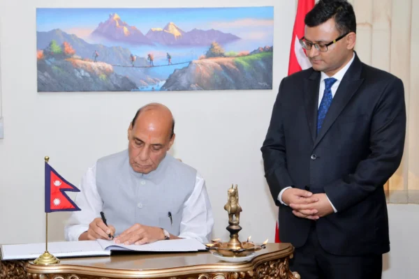 नेपाल–भारत सुख–दुःखमा एकअर्काको साथमा रहनेछ : रक्षामन्त्री सिंह