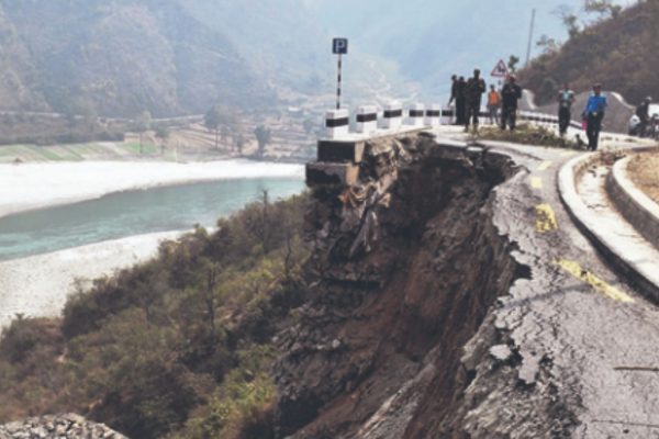 अविरल वर्षा रोकिएसँगै राजमार्गहरू खुलाउने प्रयास तीव्र, काठमाडौं जोड्ने मुख्य सडक दिउँसोसम्म खुल्ने लक्ष्य