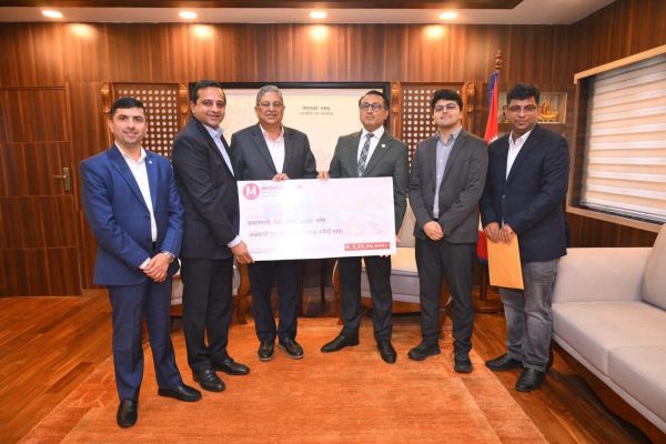 बाढीपीडितलाई दुगड ग्रुपको १ करोड ११ लाख सहयोग बाढीपीडितलाई दुगड ग्रुपको १ करोड ११ लाख सहयोग