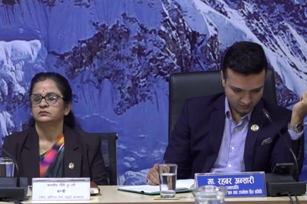 ग्यास उद्योगले पर्याप्त मात्रामा काठमाडौंमा सिलिन्डर नपठाउँदा समस्या : उद्योगमन्त्री