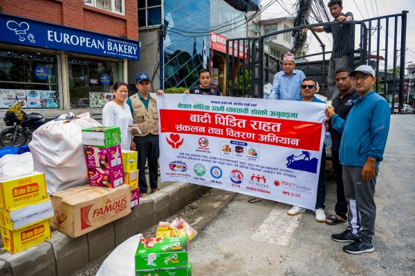 नुवाकोटका बाढीपीडितलाई कोरिया रिटर्नी संस्थाहरूद्वारा संयुक्त राहत सामग्री हस्तान्तरण