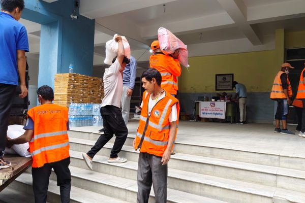 बाढीपीडित ६ सय परिवारलाई दराज नेपालको ४५ लाखको राहत बाढीपीडित ६ सय परिवारलाई दराज नेपालको ४५ लाखको राहत