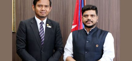 एफडब्ल्युसिएमएस बारे मलेसियाका कार्यवाहक राजदूत र श्रममन्त्री यादवको छलफल