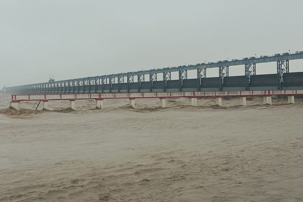 कोशी ब्यारेजमा पानीको बहाव प्रतिसेकेन्ड १ लाख ९० हजार क्युसेक, २४ ढोका खोलिए