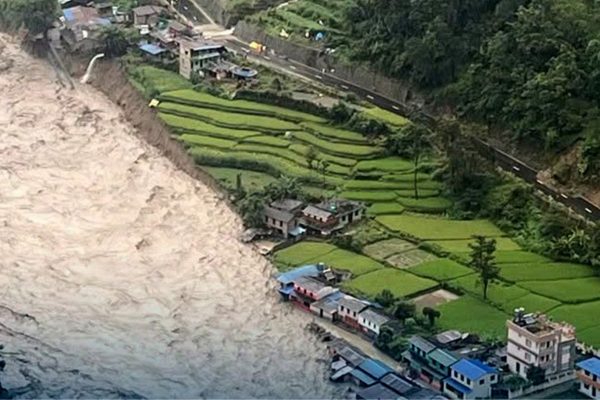 पर्वतको फर्सेमा २५ घर बगे, प्रहरी घटनास्थल पुग्न सकेन