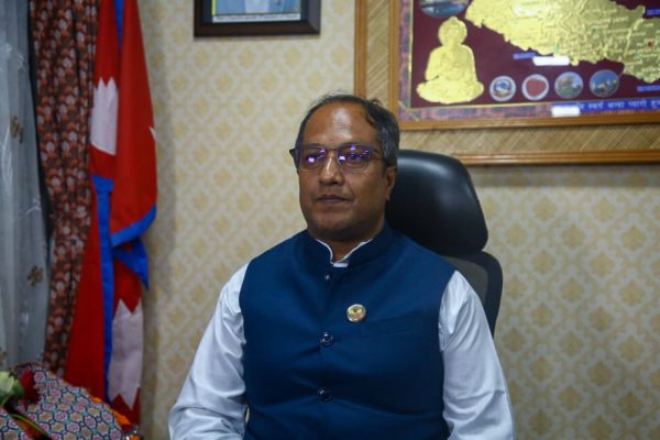 नवनियुक्त उद्योगमन्त्री दीपककुमार साह गरे पदभार ग्रहण