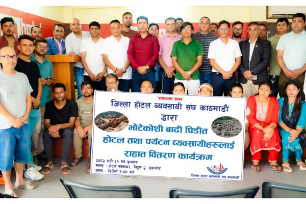 भोटेकोशी बाढीपीडित होटल व्यवसायीलाई आर्थिक राहत प्रदान,१०० जनालाई रोजगारी दिने जिल्ला होटल व्यवसायी संघको प्रतिबद्धता