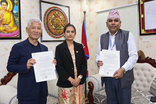 भोटेकोशी बाढीपीडित बालबालिकाका लागि घले दम्पतीको ५८ करोड सहयोग
