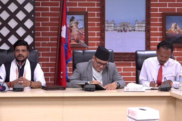 स्वदेशमै रोजगारी सिर्जना गर्न १२ वटा ‘फ्ल्यागसिप’ कार्यक्रम सञ्चालन गर्दैछौँ : मन्त्री यादव स्वदेशमै रोजगारी सिर्जना गर्न १२ वटा ‘फ्ल्यागसिप’ कार्यक्रम सञ्चालन गर्दैछौँ : मन्त्री यादव
