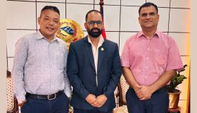 भोटेकोशी विपद्पछि पर्यटन पुनरुत्थानमा विश्वभरका नेपाली परिचालन गर्न मन्त्री पौडेल समक्ष सापकोटाको सुझाव