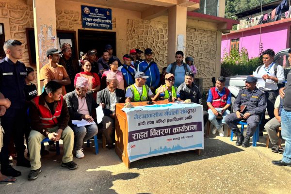बागलुङका बाढी–पहिरो प्रभावित ६८ परिवारलाई एनआरएनएको राहत बागलुङका बाढी–पहिरो प्रभावित ६८ परिवारलाई एनआरएनएको राहत