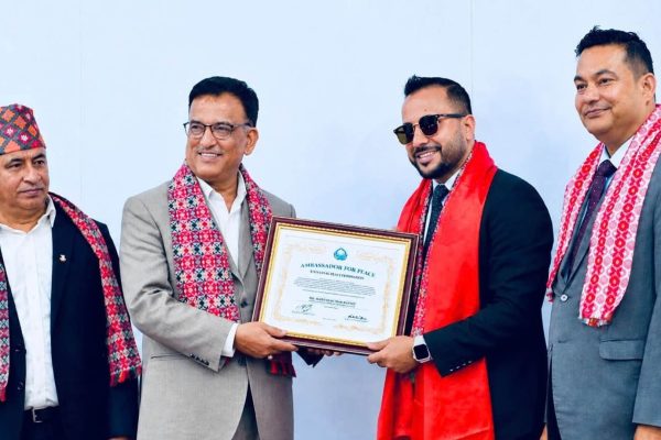 महेश बस्नेतलाई ‘एम्बेसडर फर पिस’ सम्मान, व्यवसायदेखि सामाजिक सेवासम्मको योगदानको कदर